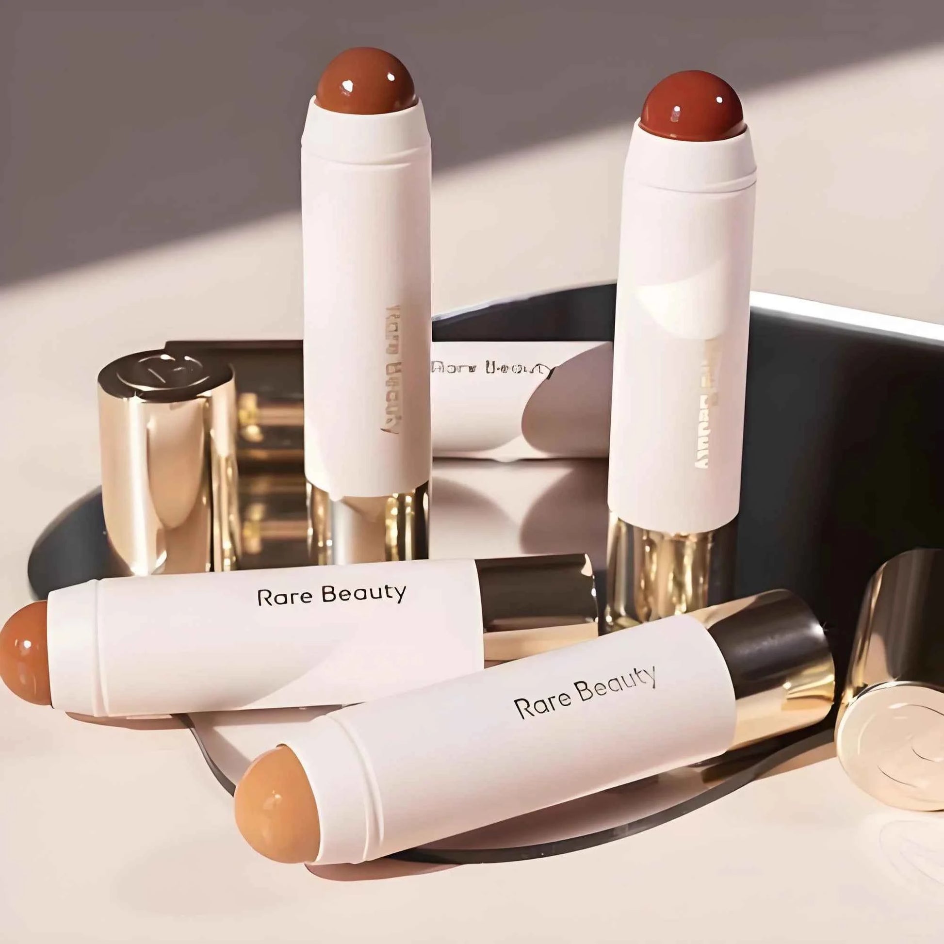 Rare Beauty Always Sunny Happy Sol Silky Three-dimensional Bronze Contour Stick Natural Matte Adapté pour le maquillage du nez